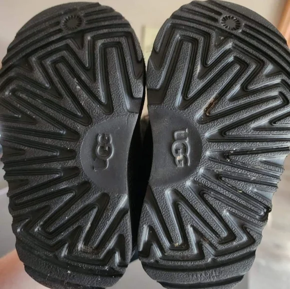 Toddler Mini Bailey Bow II Uggs - Picture 2 of 3